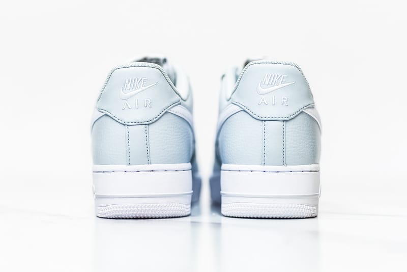 Nike air force hot sale 1 07 essential platinum