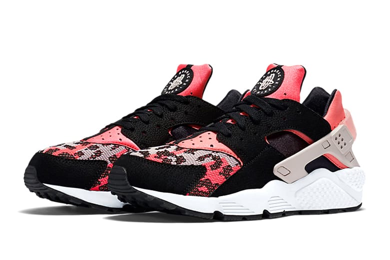 Air huarache run black and clearance pink