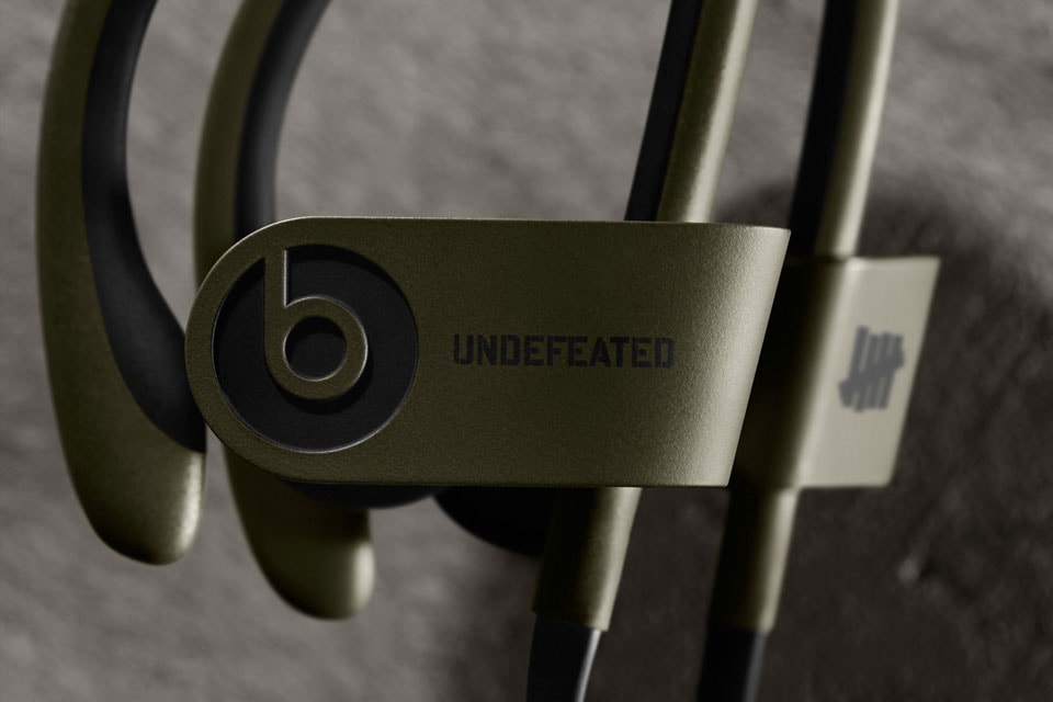Беспроводные наушники Undefeated x Beats by Dre Limited Edition Powerbeats 2 Wireless