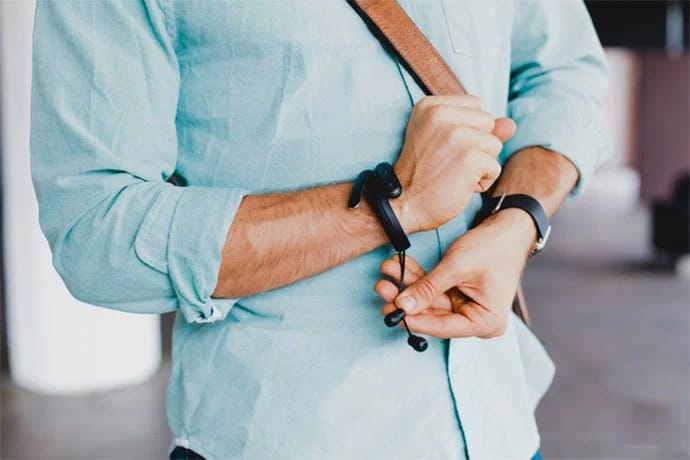 Wearable Cuff Makes Sure You Never Lose Your Earphones Again