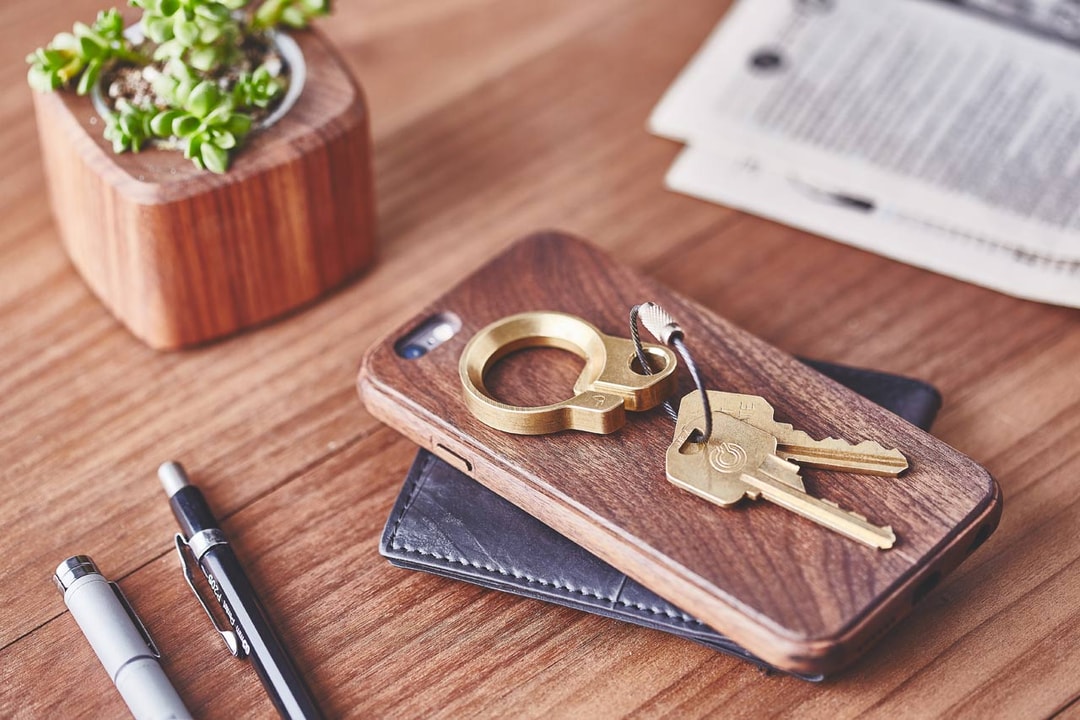 Grovemade представляет изящный брелок для открывания бутылок