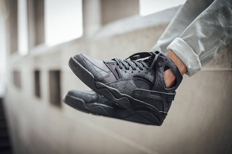 Nike huarache black suede on sale