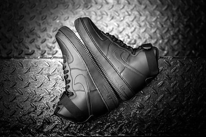 Nike air force hotsell 1 high triple black