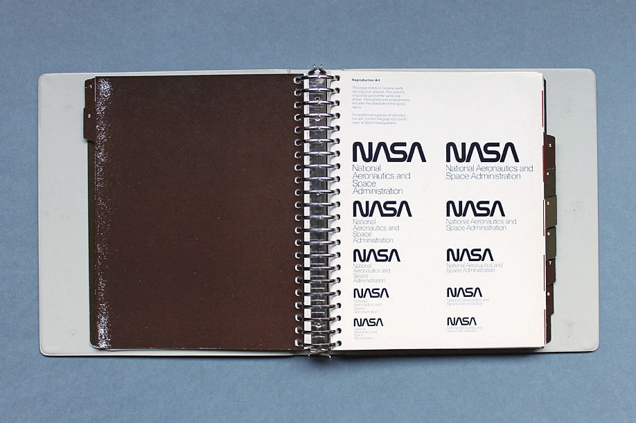 Взгляните поближе на футуристический логотип НАСА 70-х годов.