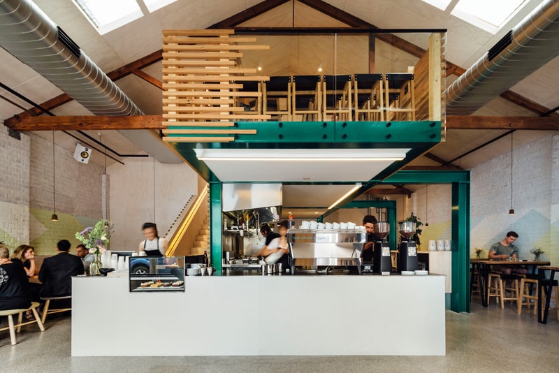 Взгляните на эту мастерскую механиков в Мельбурне, превратившуюся в модное кафе