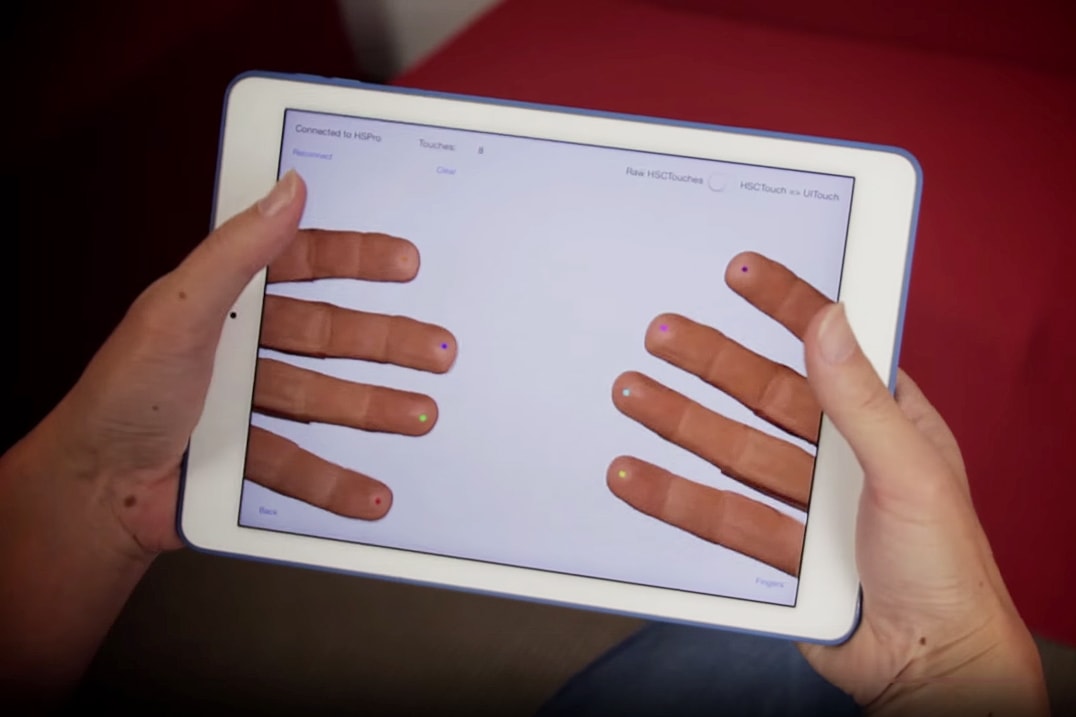 HandyCase позволяет управлять вашим iPhone или iPad сзади