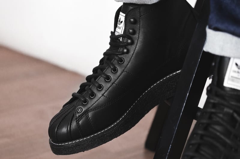 Black shell outlet toe high top