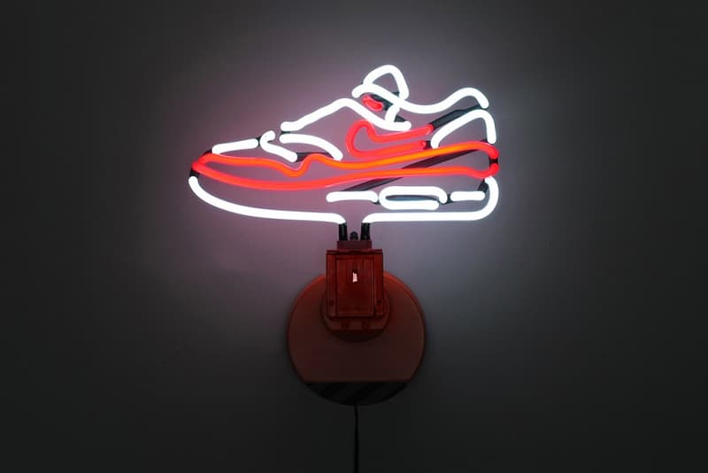 air max neon light