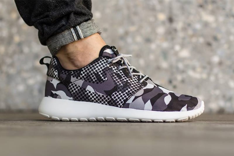 Nike roshe black and white dots hotsell