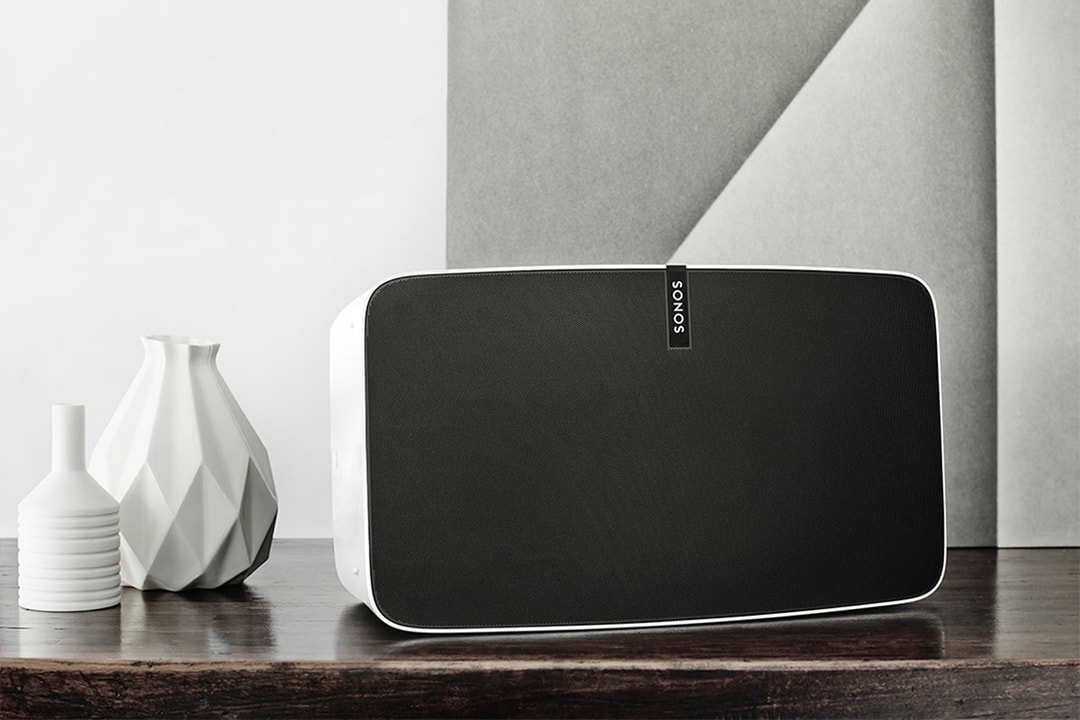 Sonos обновляет дизайн динамика Play:5 и добавляет настройку звука для смартфонов