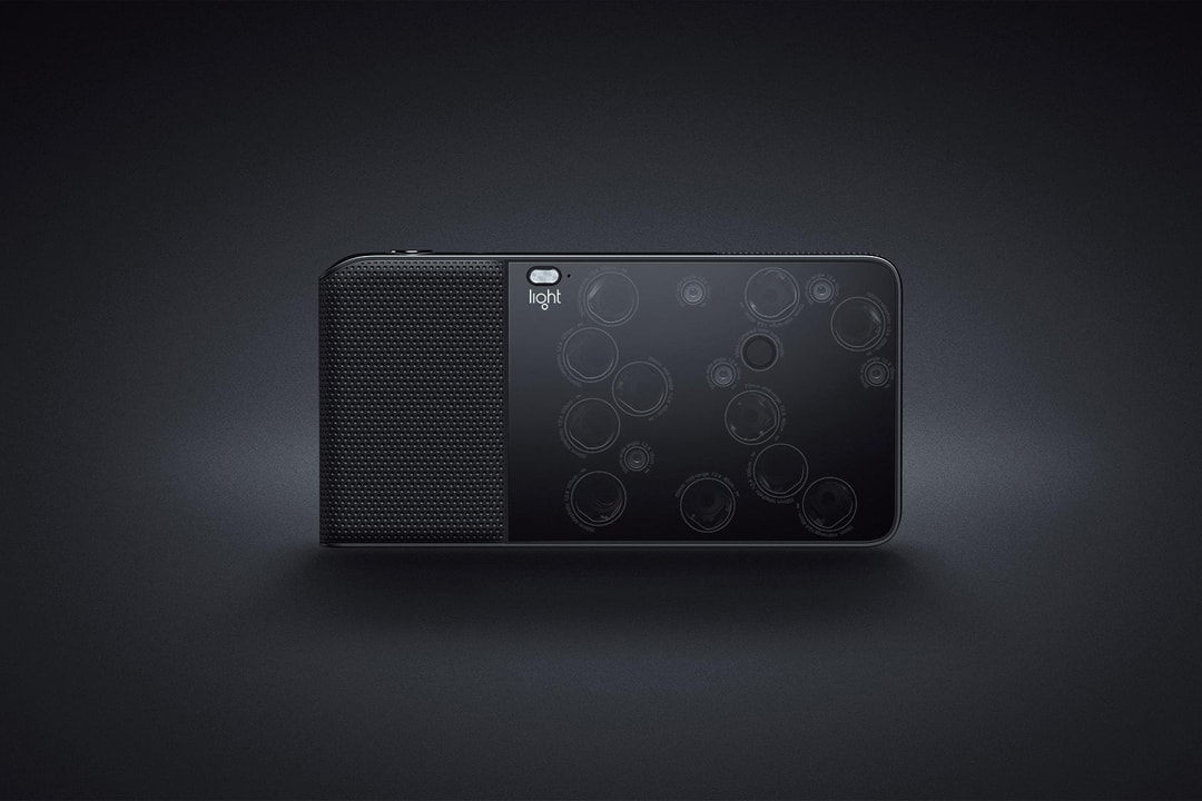 Light L16 — цифровая камера с 16 встроенными объективами