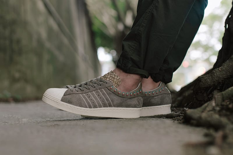 Invincible x adidas superstar 80v - warm outlet grey