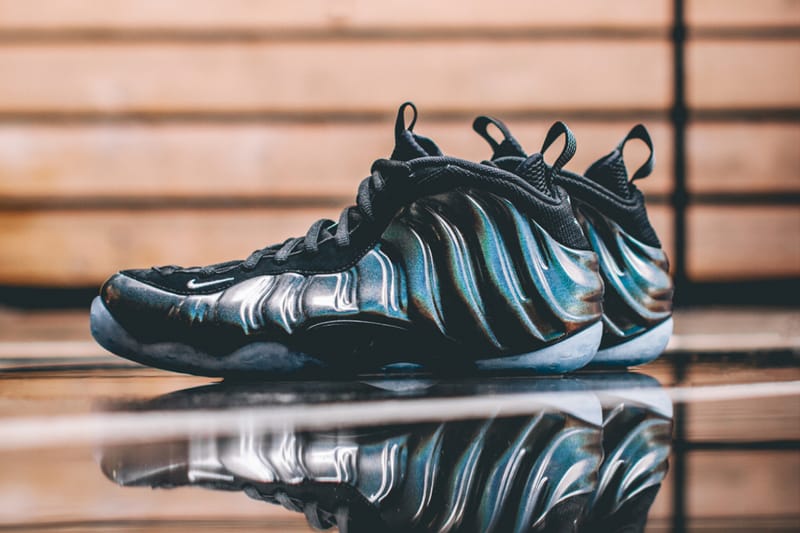 Foamposite hologram store on feet