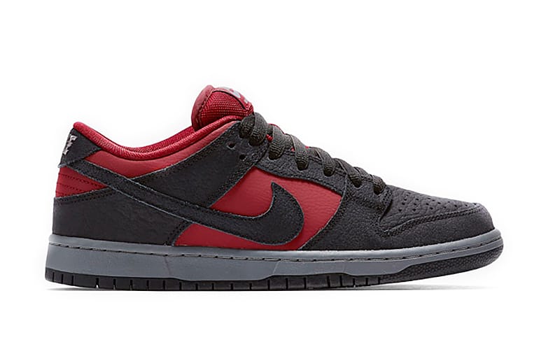 Nike sb dunk low black red on sale