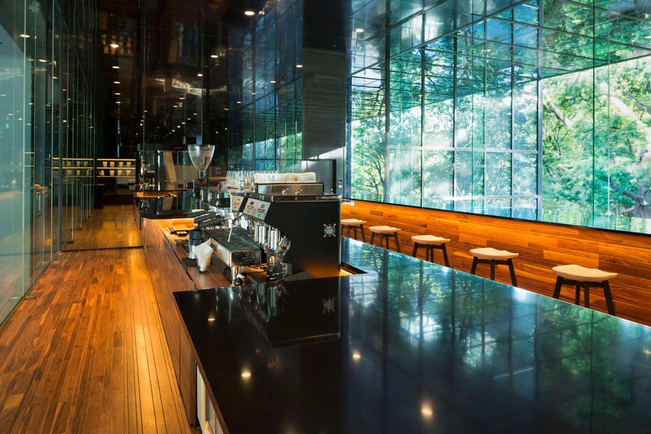 Кофе Connel Coffee в токийском районе Минато требует внимания энтузиастов кофе и дизайна