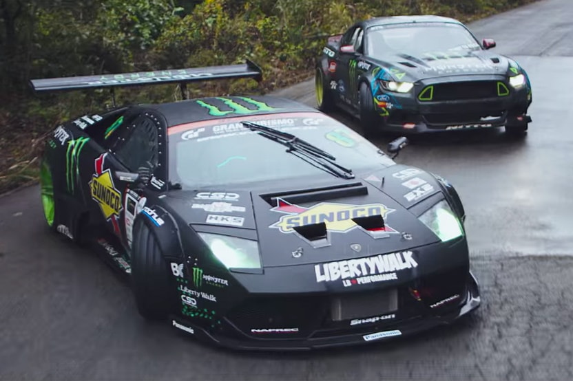 Посмотрите, как Lamborghini и Mustang сражаются в дрифте в горах Японии