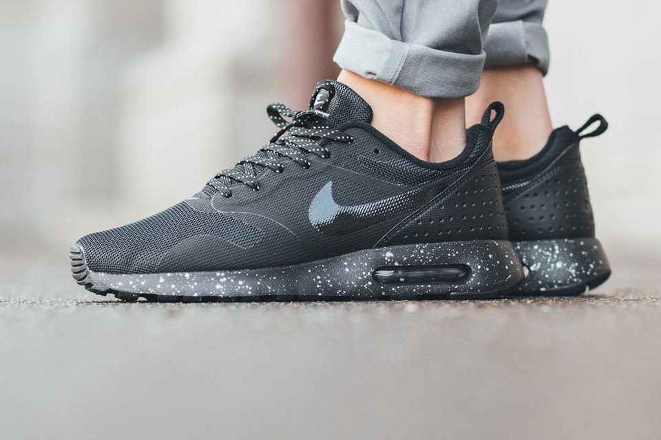 womens nike air max tavas black