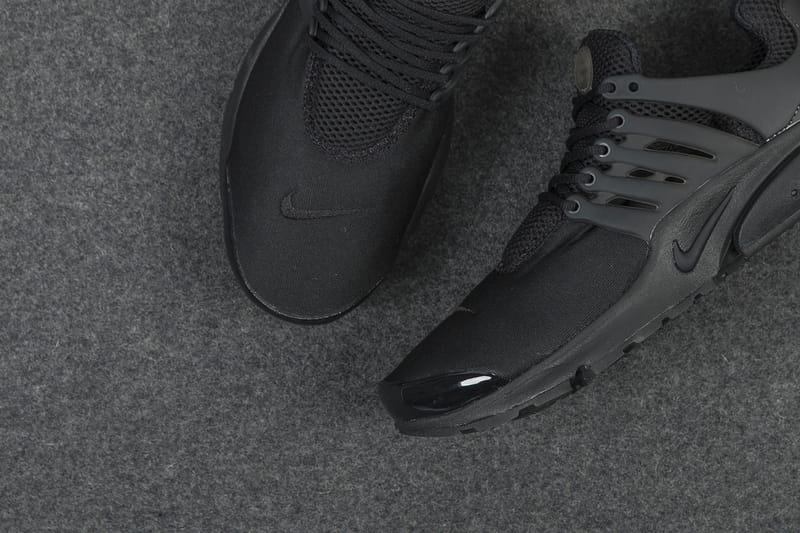 Triple black hotsell presto on feet