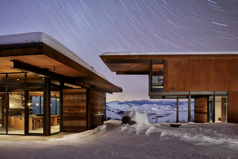 Этот потрясающий сельский дом построен вокруг ледникового камня
