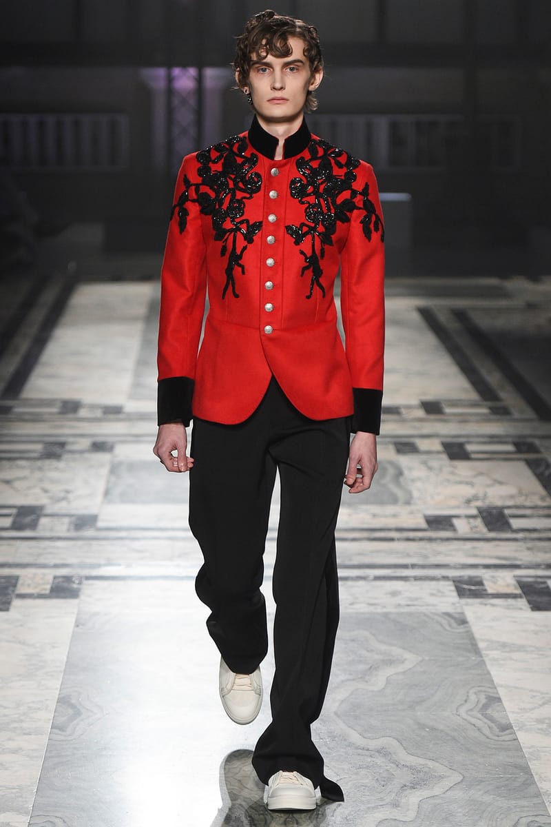 Alexander McQueen 2016 Spring/Summer Runway Collection