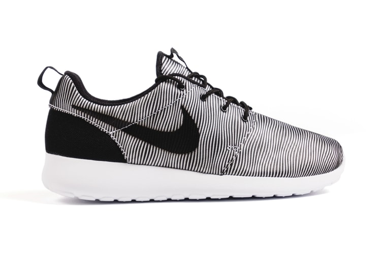 nike roshe run black white