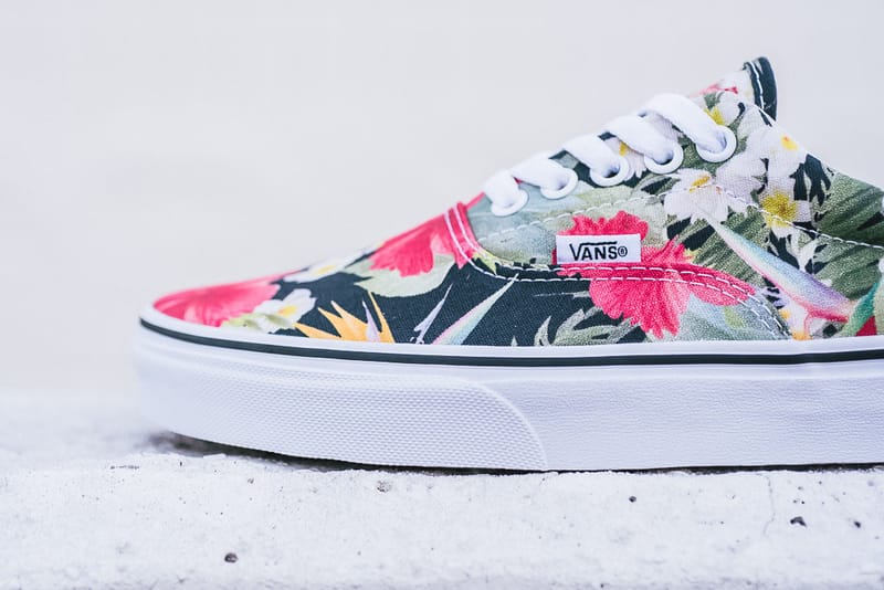 Vans era hotsell 59 aloha white