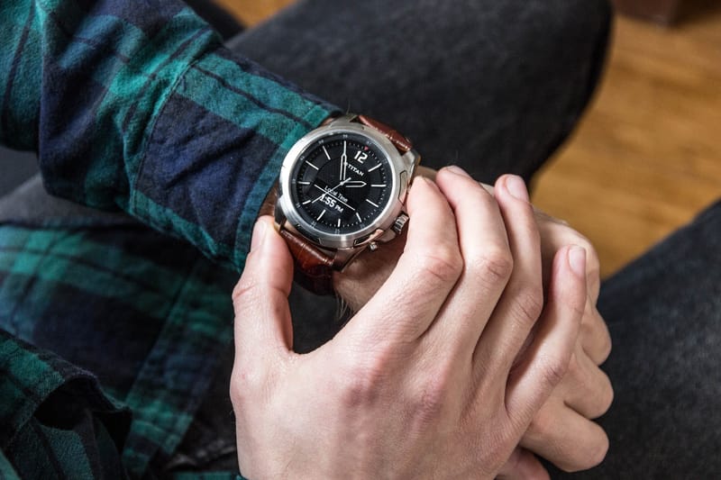 Titan juxt store smart watch price