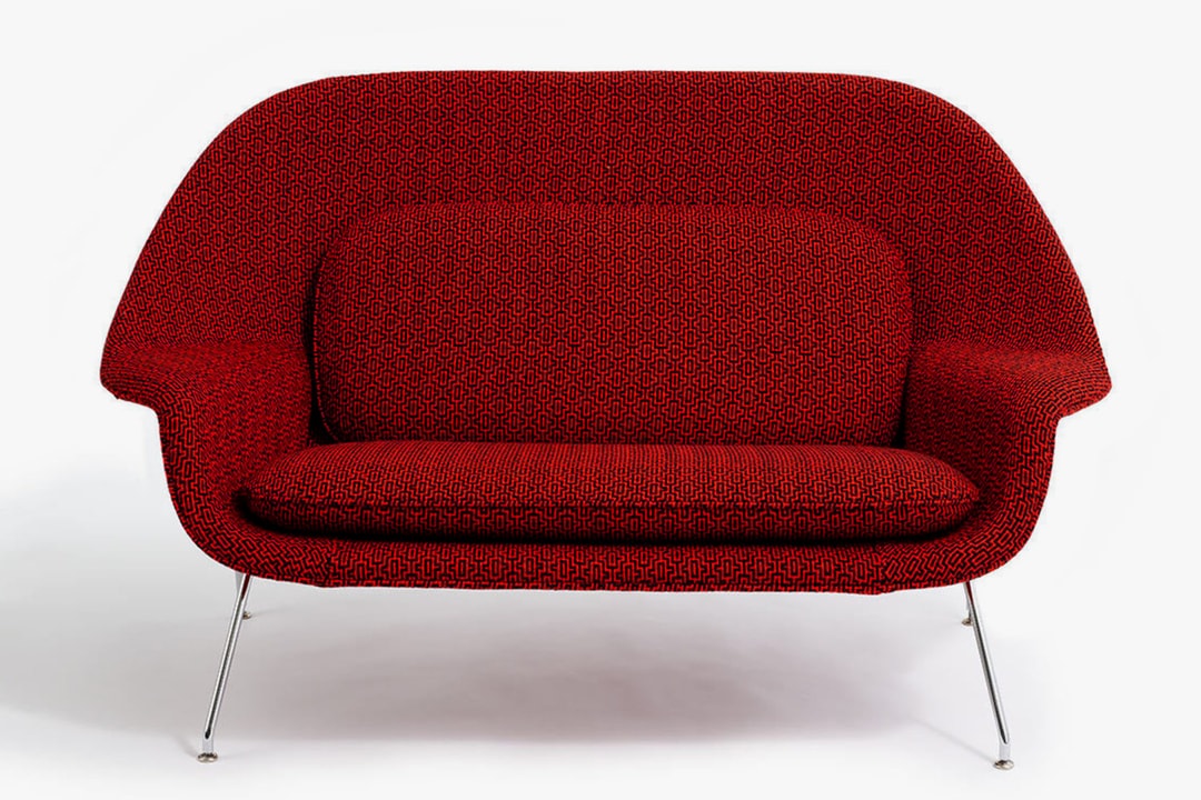Классический дизайн дивана «Womb» от Ээро Сааринена получил дополнительную поддержку в размере 6200 долларов США