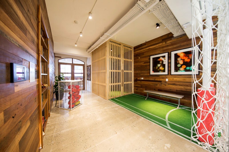 Сиднейский офис Airbnb черпает вдохновение из австралийского спорта