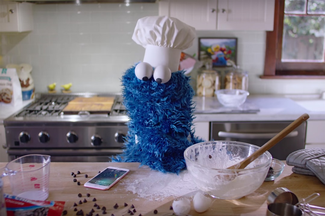 Звезды Cookie Monster в последней рекламе Apple для iPhone