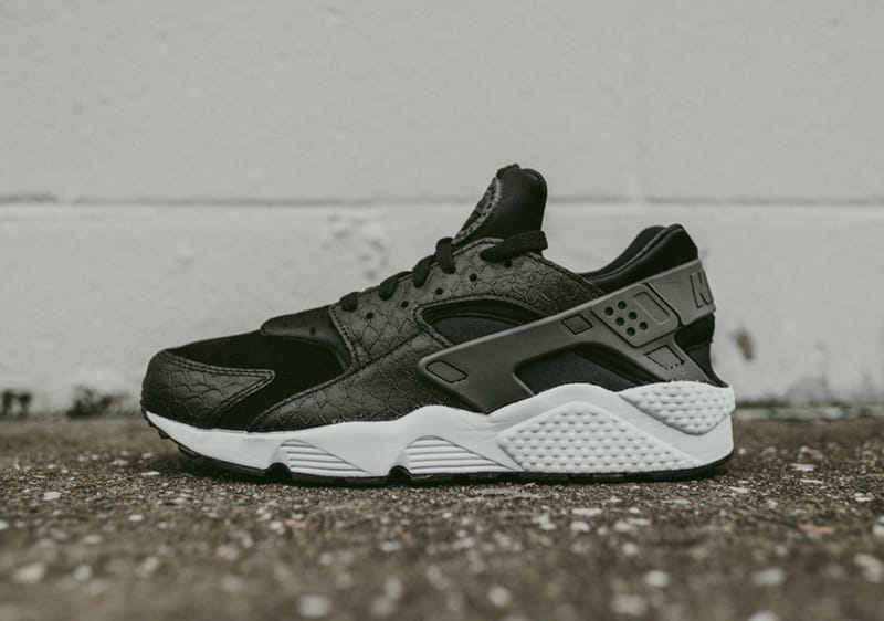 Nike air shop huarache snake