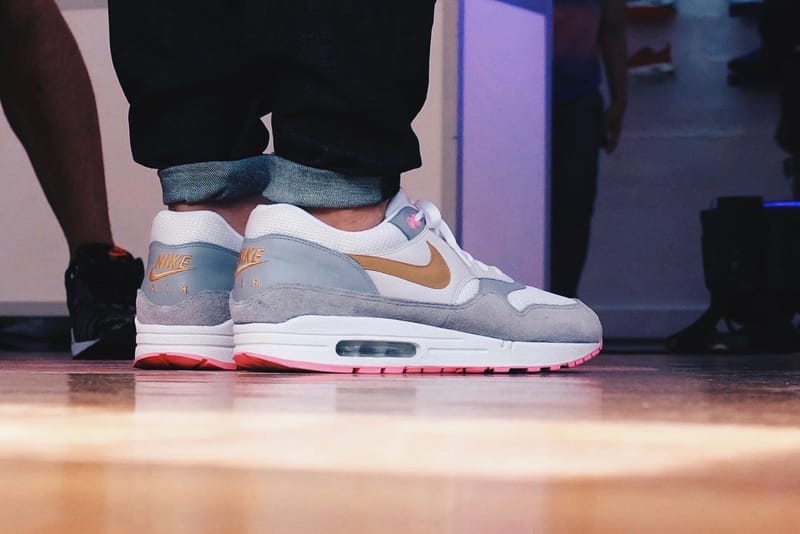 Nike air max 1 pink best sale pack flamingo