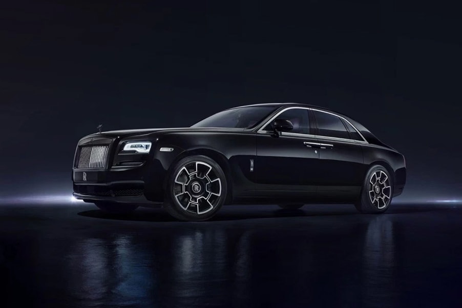 Rolls-Royce представляет модели Blacked-Out Ghost и Wraith