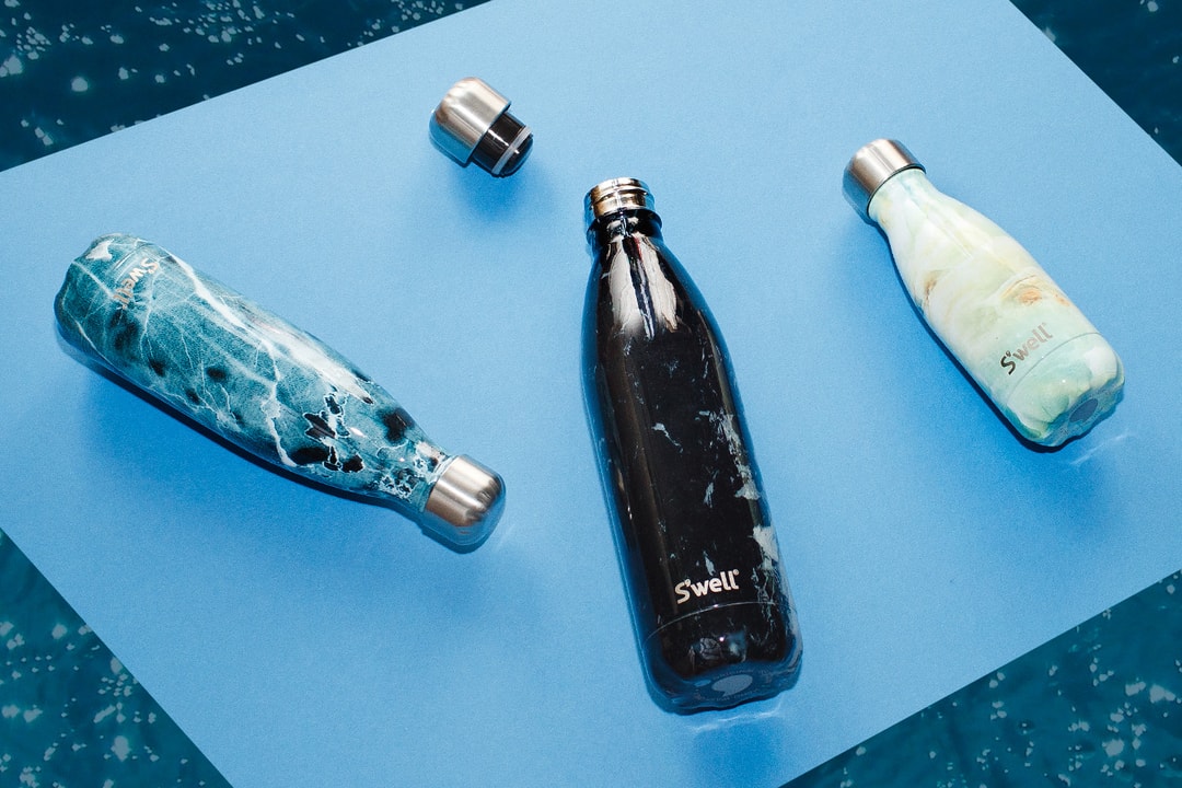 Фирменные бутылки для воды S’well получили обновленную версию «Элементов»