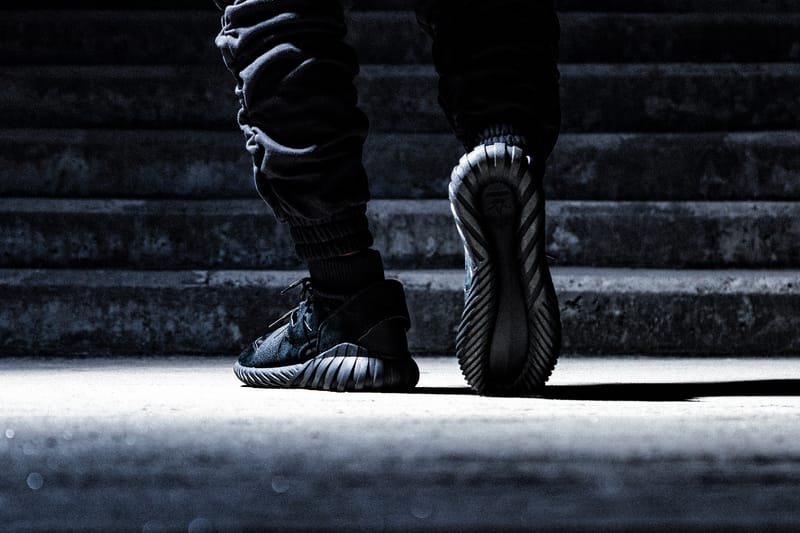 Adidas tubular 2024 black out