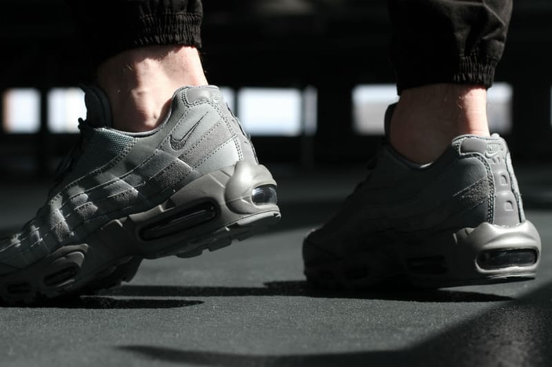 Air max 95 hot sale grey on feet