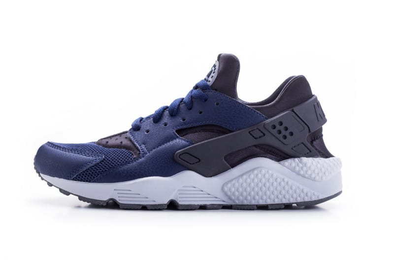 Navy blue store and grey huaraches