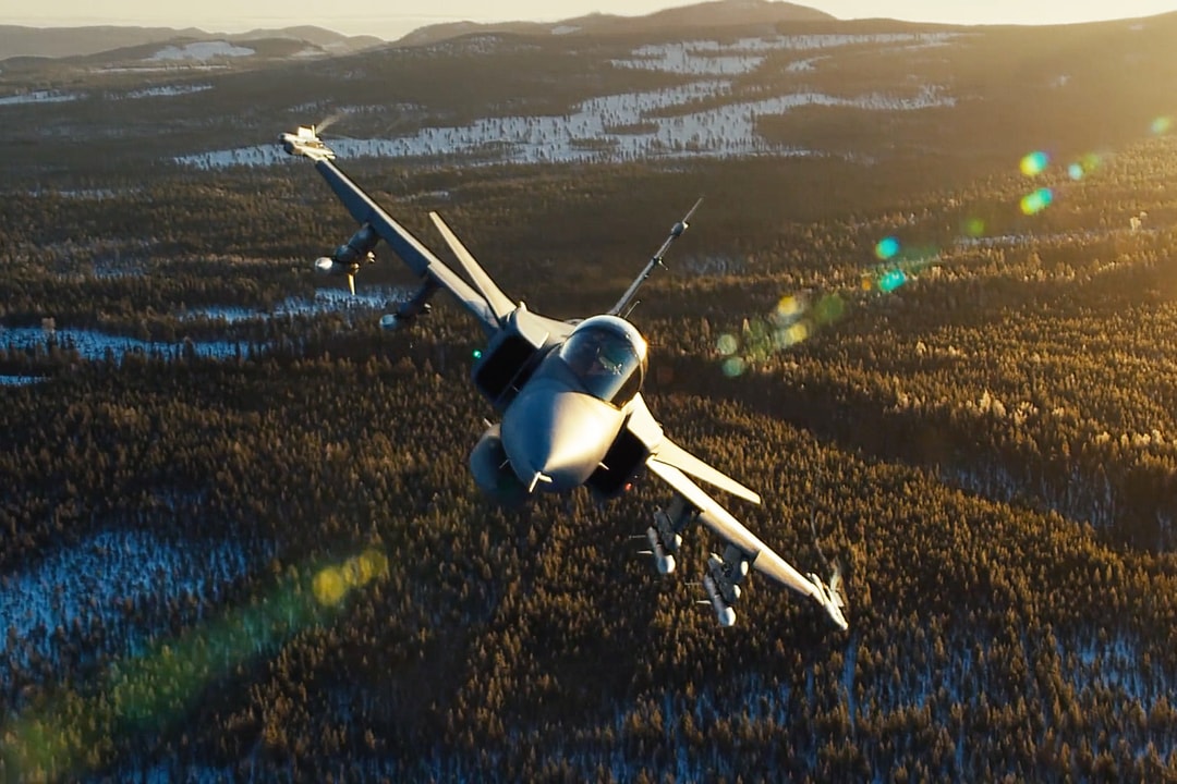 Эти потрясающие кадры с самолетом Gripen были сняты на головокружительной скорости