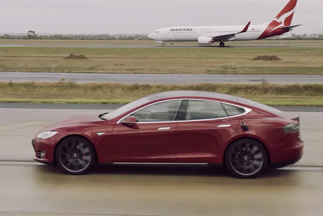 Кто победит в дрэг-рейсинге между Tesla Model S и Boeing 737?