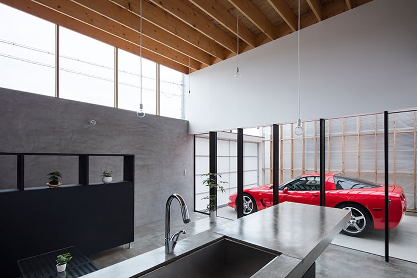 Этот прозрачный гараж сделает ваш автомобиль центральным элементом
