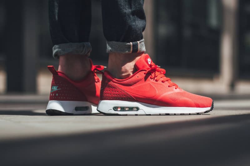 nike air tavas red