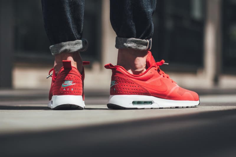 nike air tavas red