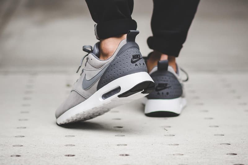 nike air tavas grey