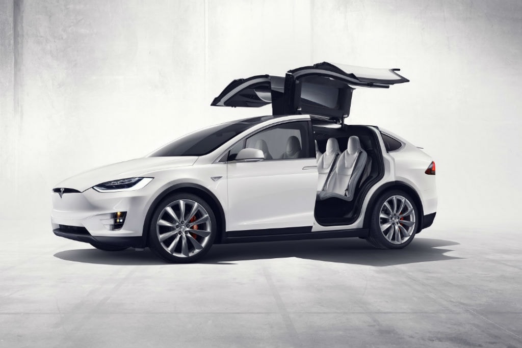 Tesla продает свои электромобили в Nordstrom