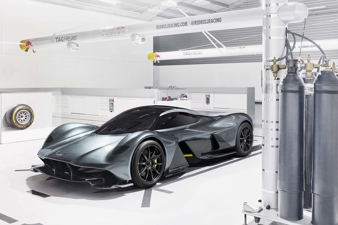 Aston Martin и Red Bull представили свой гиперкар V12
