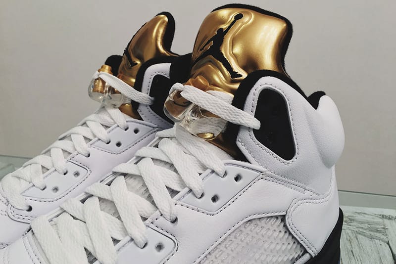 Jordan retro 5 on sale white and gold