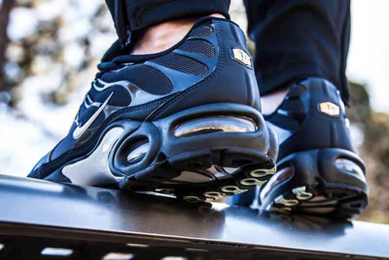 Navy blue nike hot sale air max plus