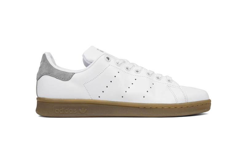 Adidas originals stan smith sneakers in off white hotsell with gum sole