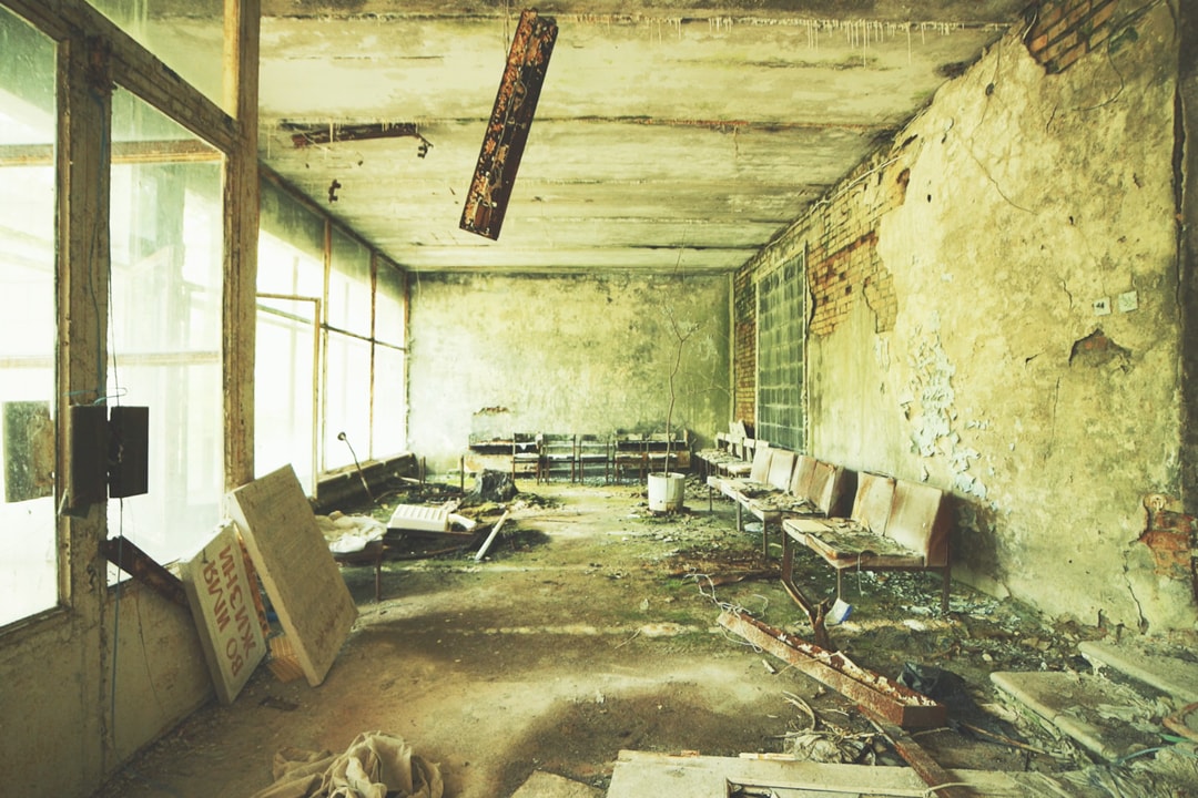 Шагните внутрь призрачных руин Чернобыля спустя 30 лет после катастрофической ядерной аварии