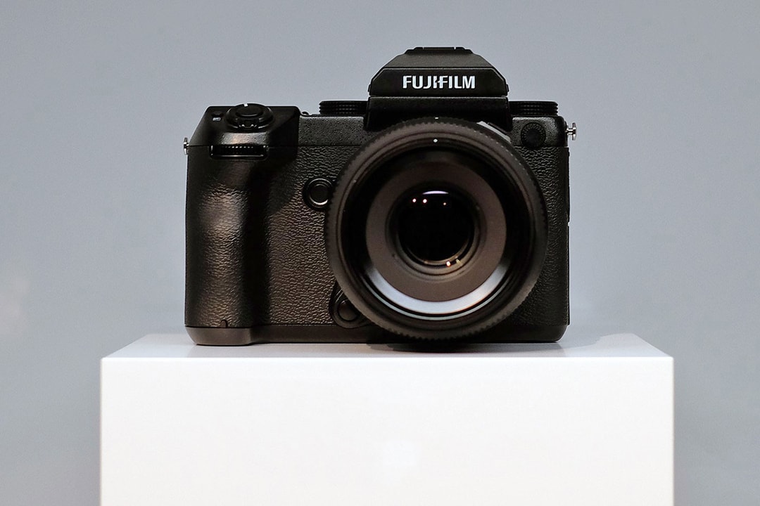 Fujifilm GFX 50S: крошечная беззеркальная камера с огромной матрицей среднего формата